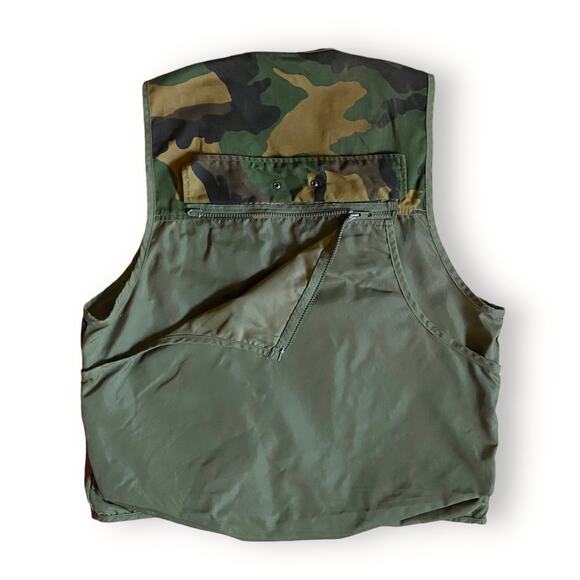 VNTG 70s Camo Print Hunting Vest Sz L Green Full Zip Cargo Coated Canvas Nylon - Picture 9 of 12